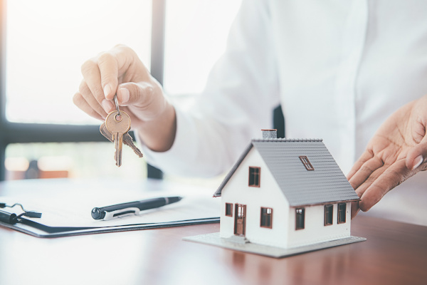 Tiny house, keys in a person's hand